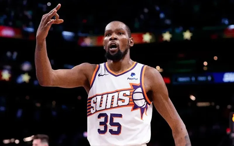 Kevin Durant em ação pelo Phoenix Suns