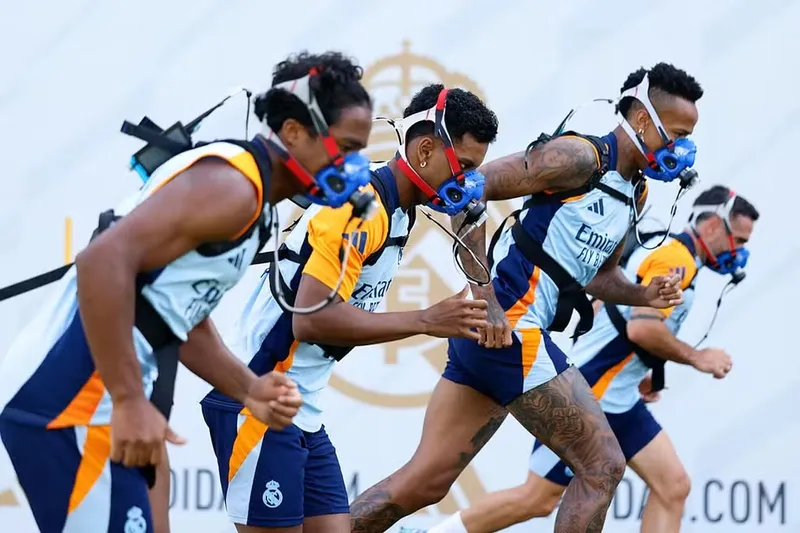 Jogadores do Real Madrid treinaram com máscaras especiais