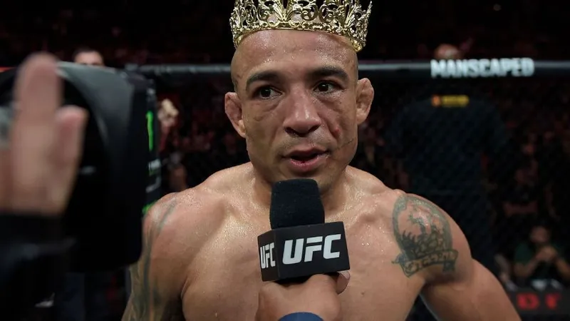 José Aldo dá entrevista após vitória contra Jonathan Martinez no UFC 301, no Rio de Janeiro