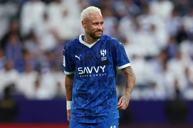 Jogador brasileiro não consegue ter sequência com a camisa do Al-Hilal, após uma série de lesões
