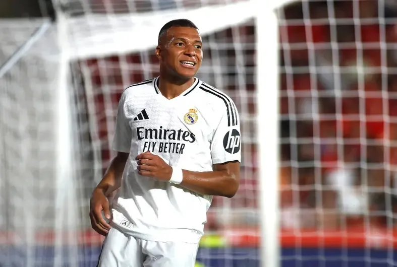 Atacante do Real Madrid cobra pagamento de salários e bônus atrasados