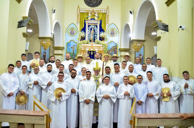 Seminaristas e padres da Arquidiocese de Maceió fizeram uma peregrinação para Juazeiro do Norte, no Ceará