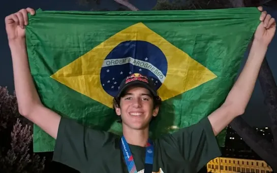Gui Khury se tornou campeão mundial de skate vertical, aos 15 anos