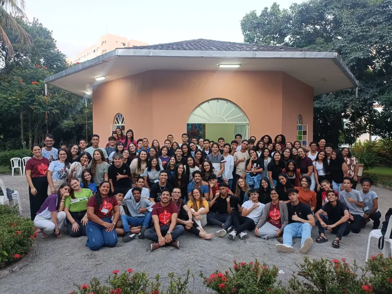 Jovens agitaram os jardins do sítio Recanto Sagrado Coração de Jesus com orações, músicas e reflexões sobre os próprios dons
