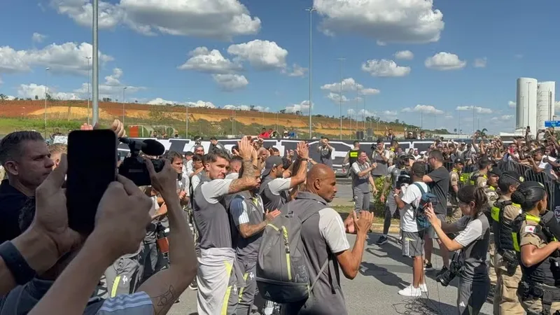 Jogadores do Atlético-MG foram saudados pelos torcedores