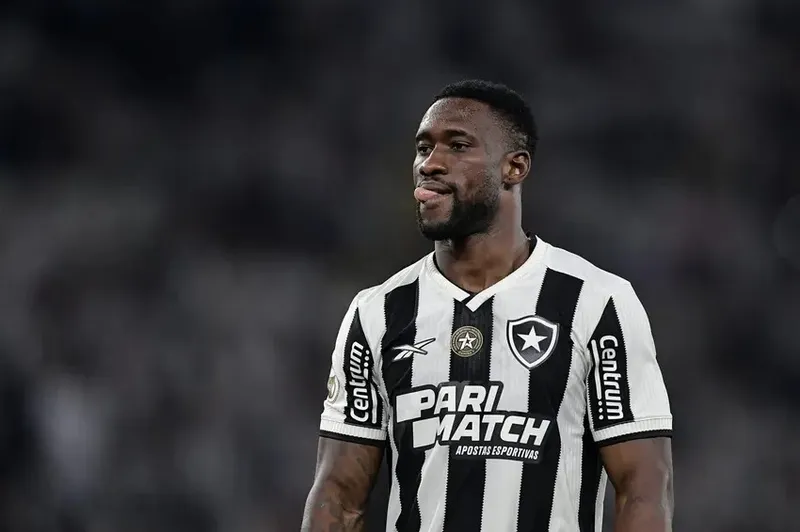 Bastos desfalca o Botafogo na estreia da Copa Intercontinental