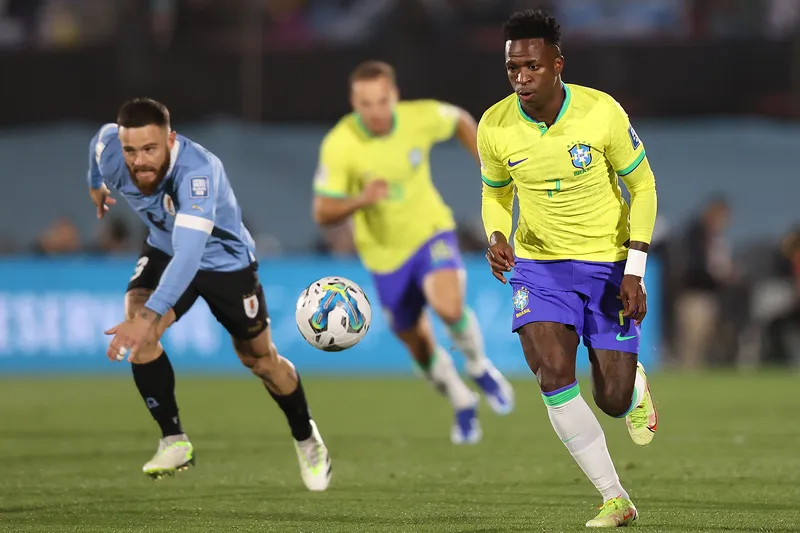 Com Vini Jr no time, Seleção Brasileira encara Uruguai nesta terça