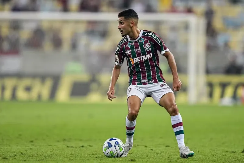 Jogador tem passagens pelo Fluminense