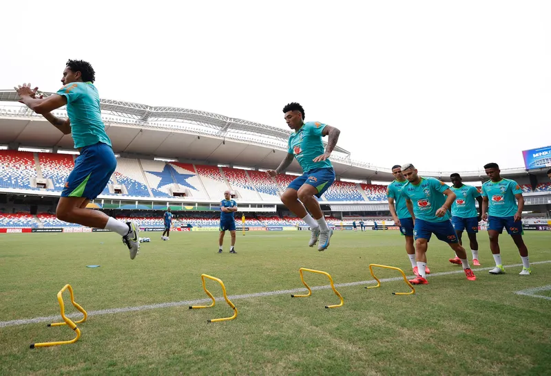 Jogadores da Seleção Brasileira iniciaram o período de treinamentos já na tarde dessa segunda (11)