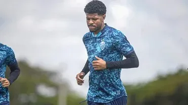 Tiago Marques sofreu um estiramento leve em uma das coxas