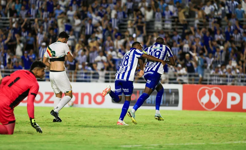 Azulão venceu e convenceu, ao golear o Sampaio Corrêa, no Estádio Rei Pelé, nessa quinta-feira (13)
