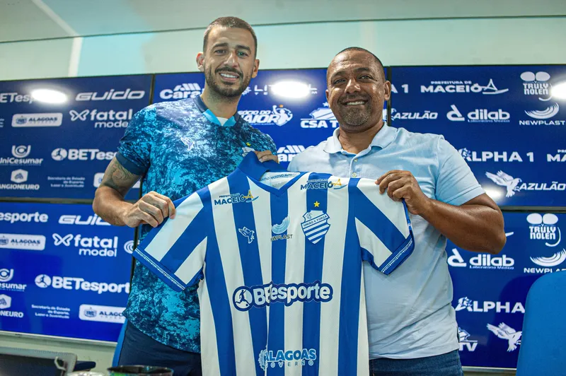 Volante Camacho, de 34 anos, tem passagens por equipes como Flamengo e Corinthians
