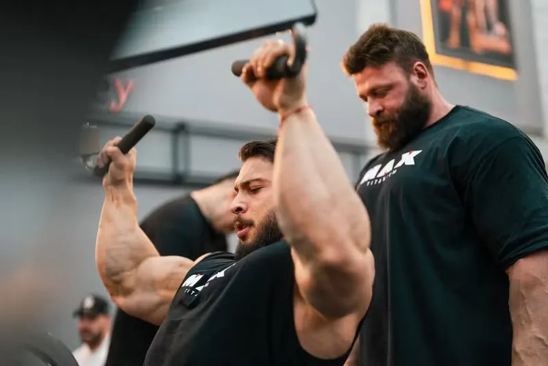 Ramon Dino e seu treinador, Fabricio Pacholok, durante treino