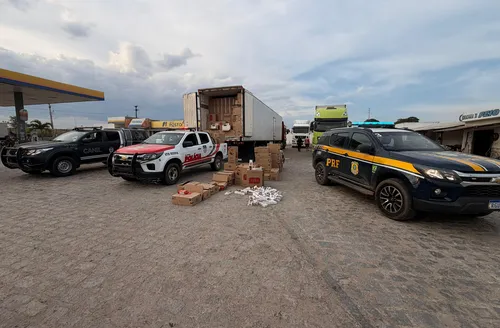Motorista é preso em AL com 12 milhões de cigarros contrabandeados do Paraguai