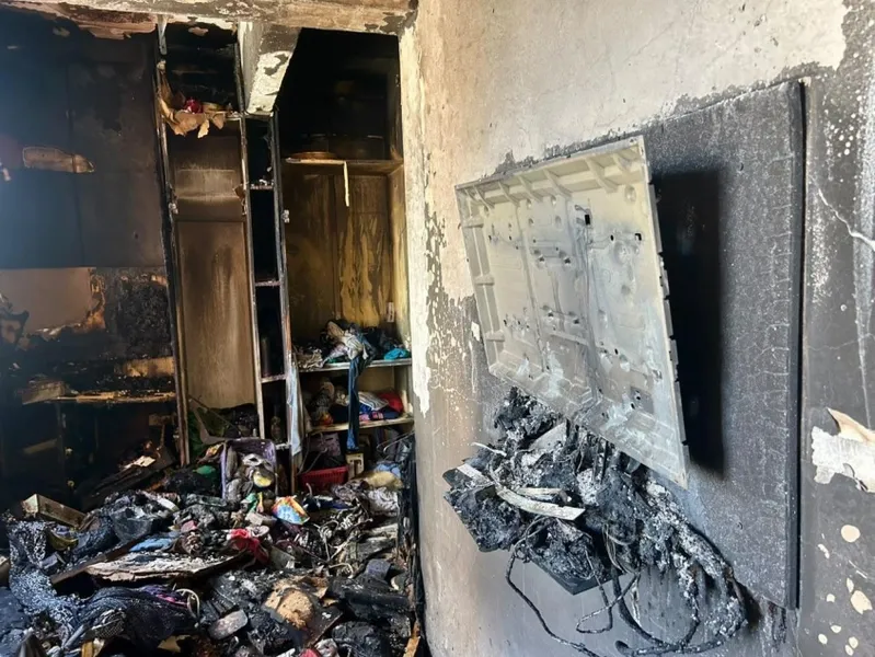 Chamas se espalharam e destruíram o apartamento