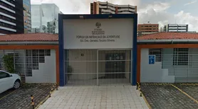 Jovem é apreendida após condenação por encomendar morte de ex-patrão