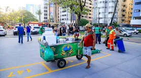 Mais de 200 ambulantes da orla começam a ser transferidos para Vilas dos Sabores