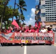 Dia do Trabalhador é marcado por manifestação na orla de Maceió
