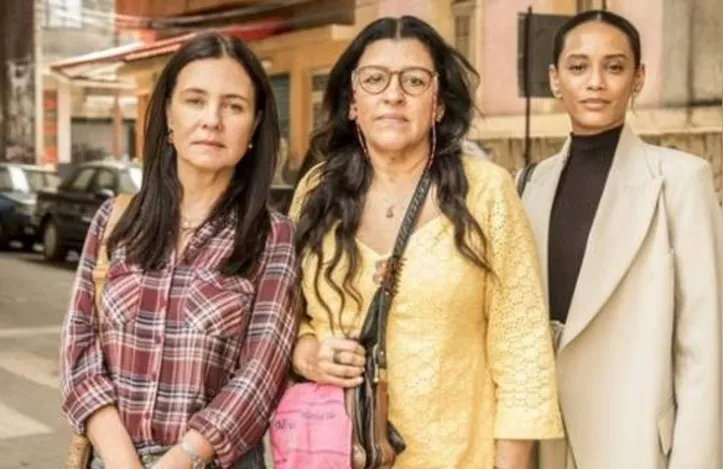 Escrita por Manuela Dias, obra exibida às 21h é centrada na vida de três mulheres às voltas com a maternidade