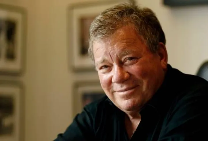 Shatner se divide entre projetos de cinema, televisão, música e causas humanitárias