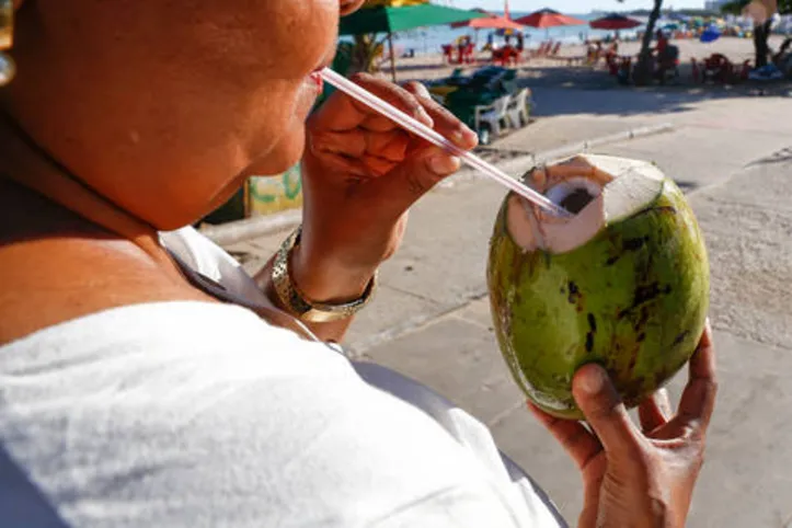 Caso lei seja aprovada, comerciantes terão de substituir os canudos de plástico por produtos biodegradáveis

