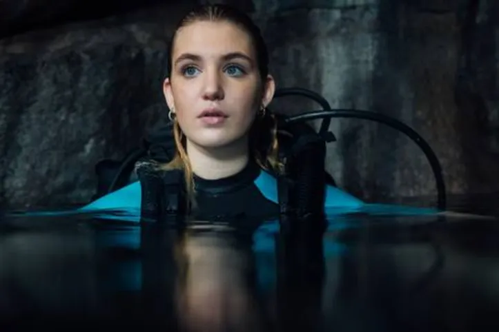 Filha do velho Sylvester, Sistine Stallone faz sua estreia cinematográfica no longa

