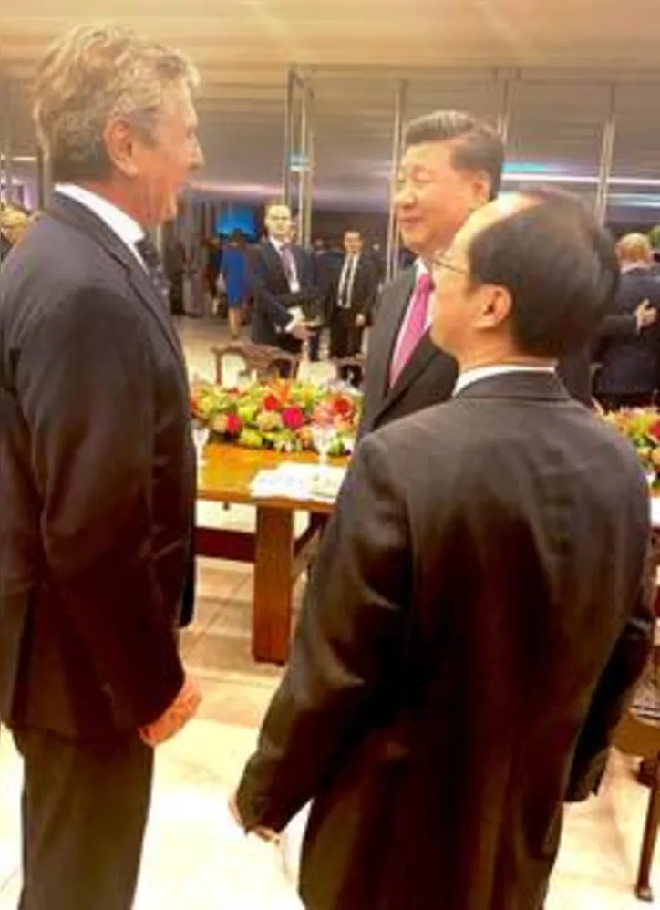 Convidado a participar no Itamaraty do jantar de boas vindas aos líderes da cúpula do BRICS, senador FERNANDO COLLOR (Pros-AL), que é ex-presidente da República, conversa com o presidente XI JINPING, da República Popular da China, principal parceira comercial do Brasil.