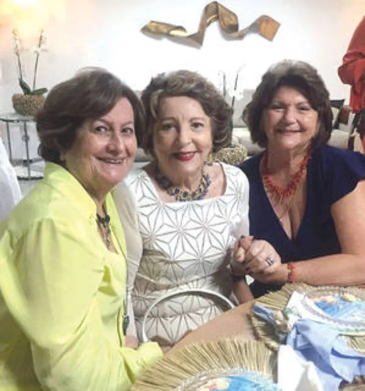 SÔNIA SAMPAIO, VERA LERNER e ROSA BATINGA dividiram a mesma mesa na Edileusa’s Party