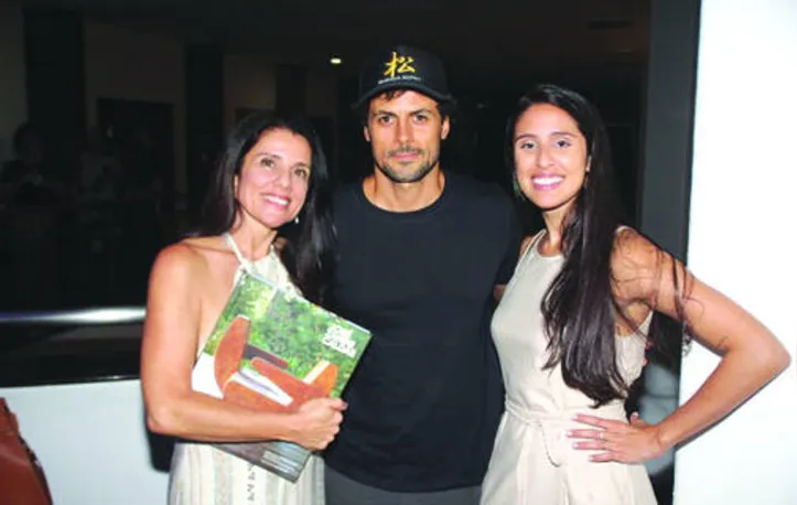 DENISE+ALANA LAGES recepcionam ZANINI DE ZANINE para sessão de autógrafos no Talk Day