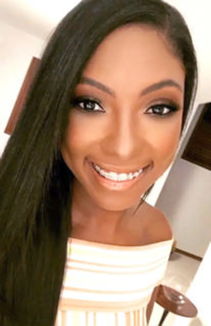 Símbolo da inteligência e beleza afro-brasileira, AINA MOREIRA, bigshot do Akuaba e Castro