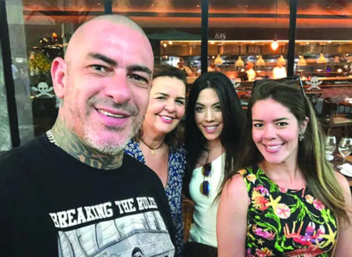 Em reciclagem pelo Rio, IZABEL, IZABELLE e ADRIANA PINHEIRO aproveitaram para tietar o Chef Fogaça