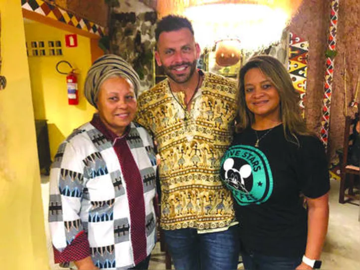 A Chef MÃE NEIDE recebeu HENRY CASTELLI e EDILENE na estreia do Baôbá na city