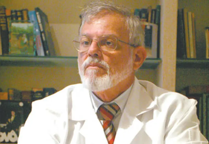 O neurocirurgião Ronald de Mendonça lança, no próximo sábado (2), às 17h, o livro Vadias Memórias de um Suburbano. O evento acontecerá na Associação Comercial, em Jaraguá