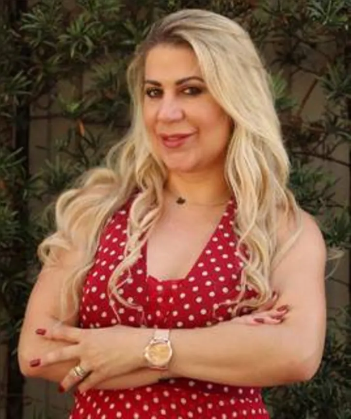 MARGARETH CRUZ, empresária da Imaginar Presentes, comemora o sucesso da loja inaugurada recentemente no bairro da Ponta Verde

