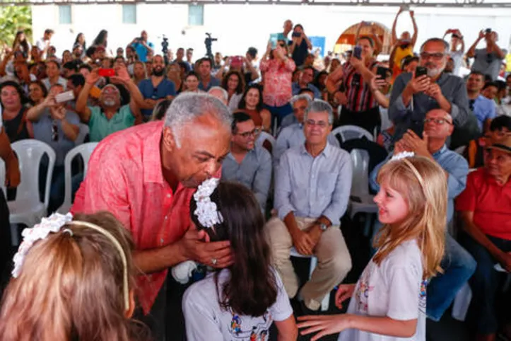 Cantor recebeu homenagens de estudantes da rede municipal de Marechal Deodoro