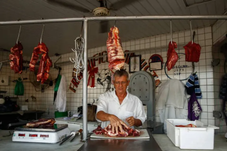Preço da carne vem subindo nas últimas semanas e vendedores já sentem a queda nas vendas do produto

