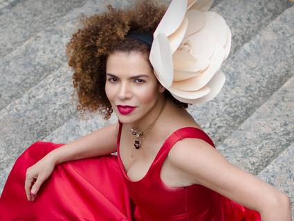 Vanessa da Mata vem à capital alagoana com nova turnê; show será neste sábado (9)