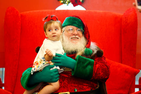 Desde o último dia 10, Papai Noel tem feito a alegria das crianças que vão ao shopping