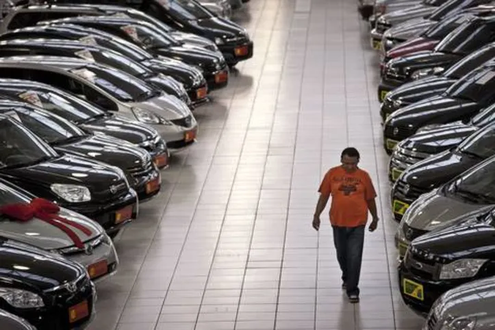 Em relação a outubro, a produção caiu 21,7% e as vendas tiveram recuo de 4,4%