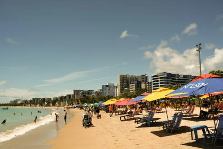 Apesar de receito, turistas contam que continuam aproveitando o verão e o final do ano nas praias alagoanas