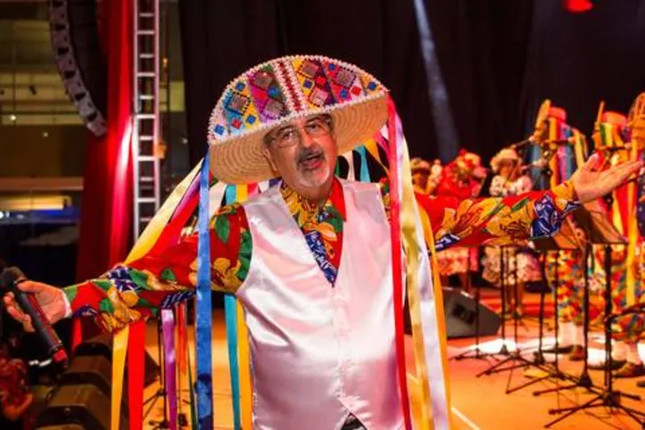 Festa começa às 22h e vai até 4 da manhã; tema do baile é “Alegria”