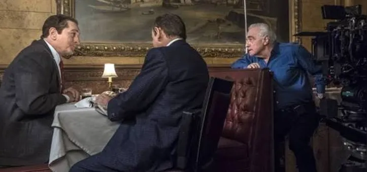 Indicado a melhor diretor, Martin Scorsese orienta os atores Robert De Niro e Joe Pesci