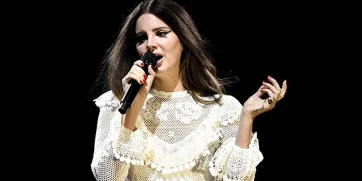 Lana Del Rey foi à premiação e causou revolta na internet após não ganhar Álbum do Ano
