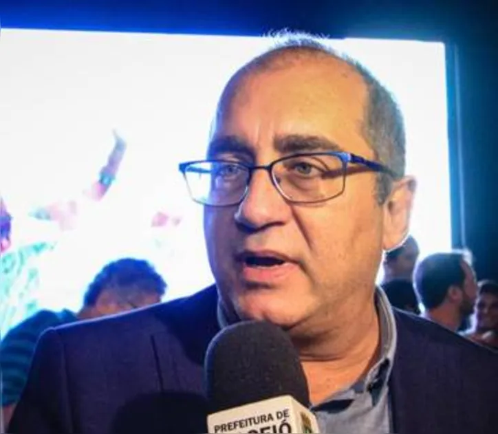 VINICIUS PALMEIRA, presidente da Fundação Municipal de Ação Cultural (FMAC), ainda recebendo os cumprimentos pelo Natal dos Folguedos e Cortejo Cultural, realizados no mês de dezembro em Maceió