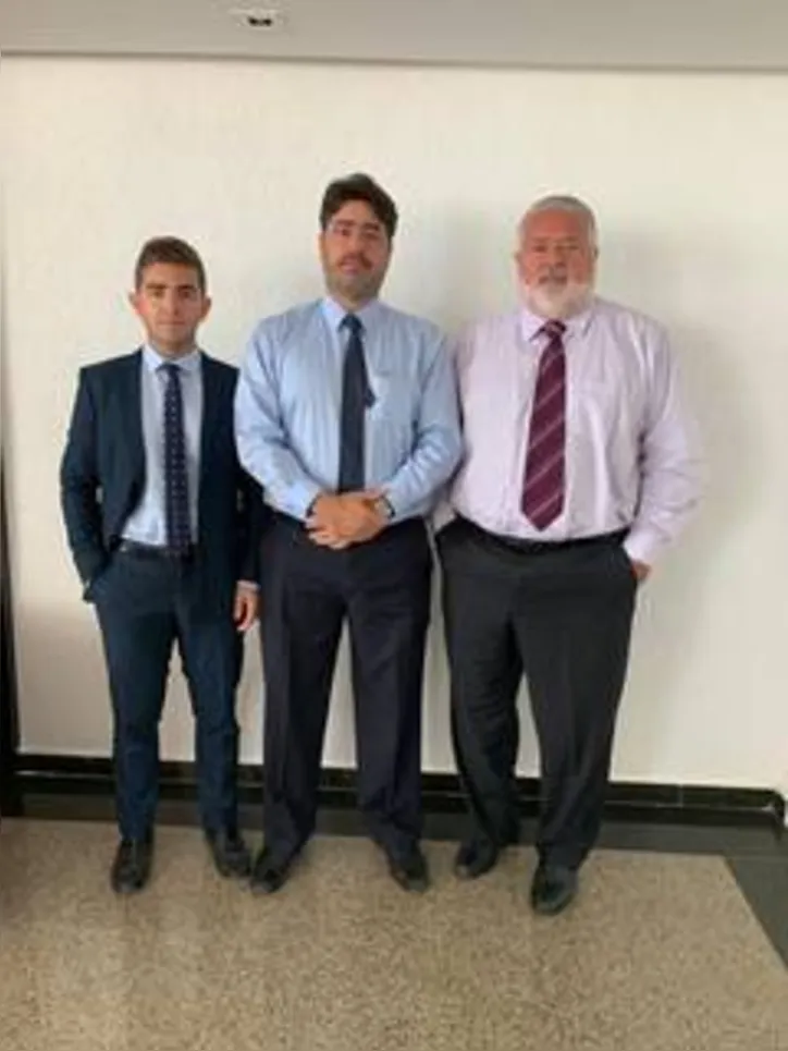 MÁRCIO RAPÔSO, ao lado dos filhos MÁRCIO FILHO e HENRIQUE, à frente de uma das mais conceituadas imobiliárias do estado, prepara toda a equipe para os novos projetos e lançamentos para este ano
