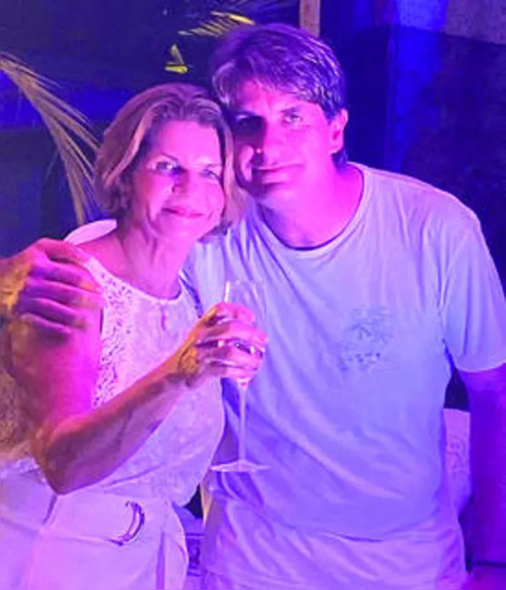 Importado de Miami, BRUNO brindou a virada com mommy ROSA GAIA