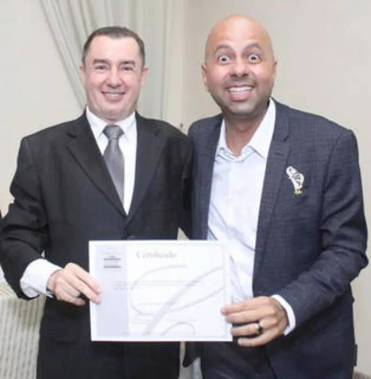CARLOS CONCE+CARECA em momento conclusão de curso de oratória