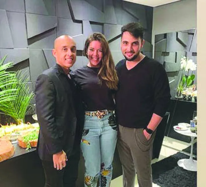 DRI PINHEIRO prestigiando ALLAN ALVES+PEDRO BARROS nos 06 anos da Dom Arquiteura|Design