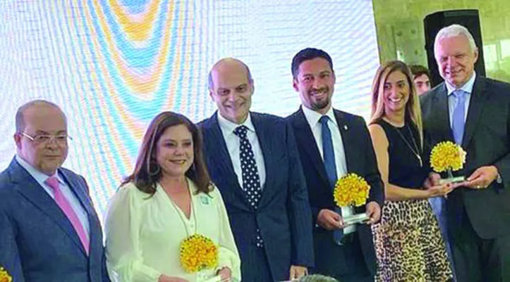 Com menos de um ano de mandato, o senador RODRIGO CUNHA recebeu o Prêmio Direitos Humanos, no DF