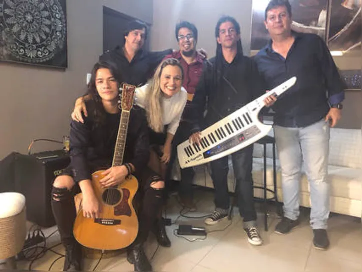 BANDA GRAVITY: Ravi (violão), Panda (bateria), Beta (vocalista), Yasser (baixo), Yago (teclado) e Ramiro (empresário)